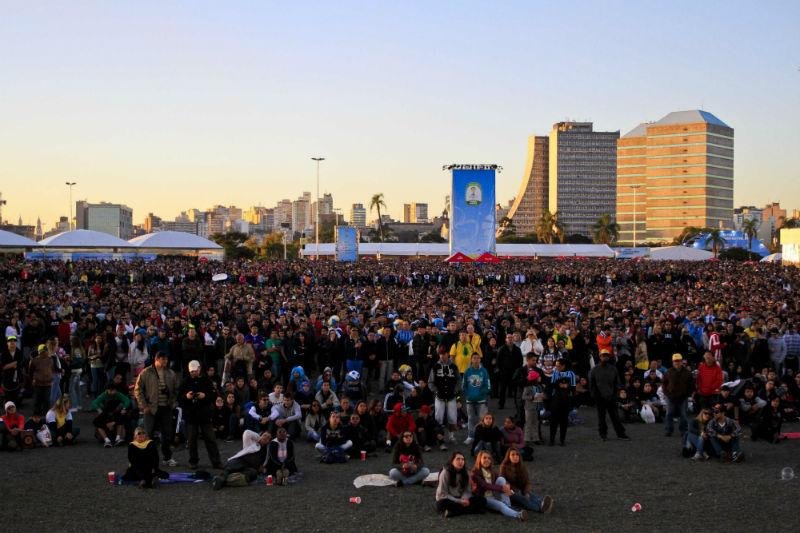 Feriado leva 53 mil &agrave; Fan Fest e ao Acampamento Farroupilha da Copa