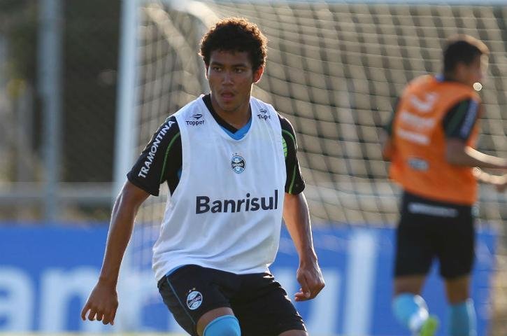 Lateral Breno espera um Gr&ecirc;mio diferente ap&oacute;s Copa