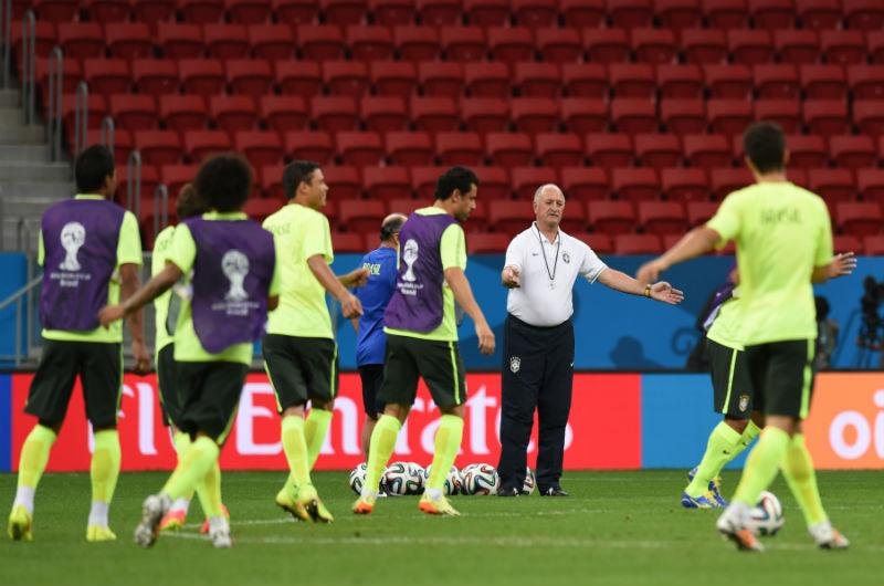 Jornais afirmam que Brasil ainda busca melhor desempenho na Copa