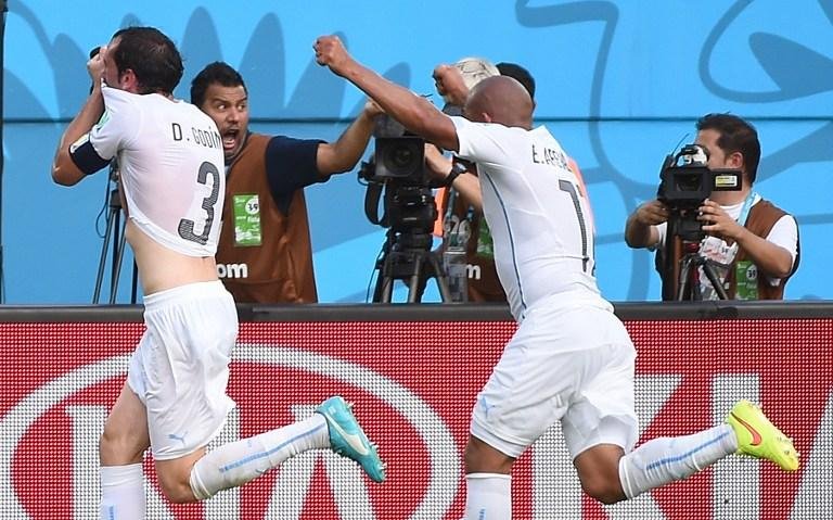 God&iacute;n marcou o gol do Uruguai