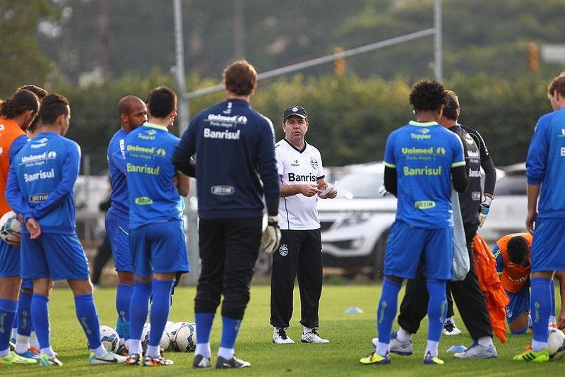 Gr&ecirc;mio viaja no dia 2 de julho