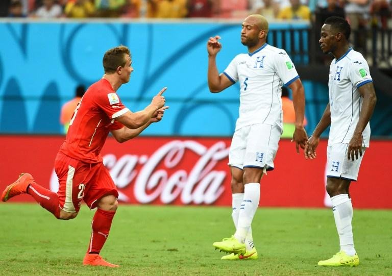 Su&iacute;&ccedil;a goleou Honduras por 3 a 0 e garantiu vaga