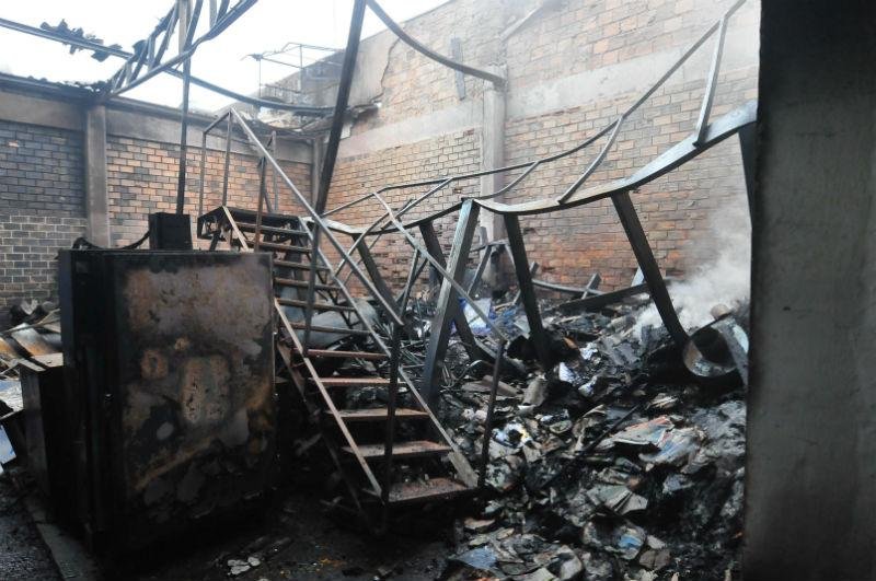 Inc&ecirc;ndio atinge empresa de material para laborat&oacute;rio em Porto Alegre
