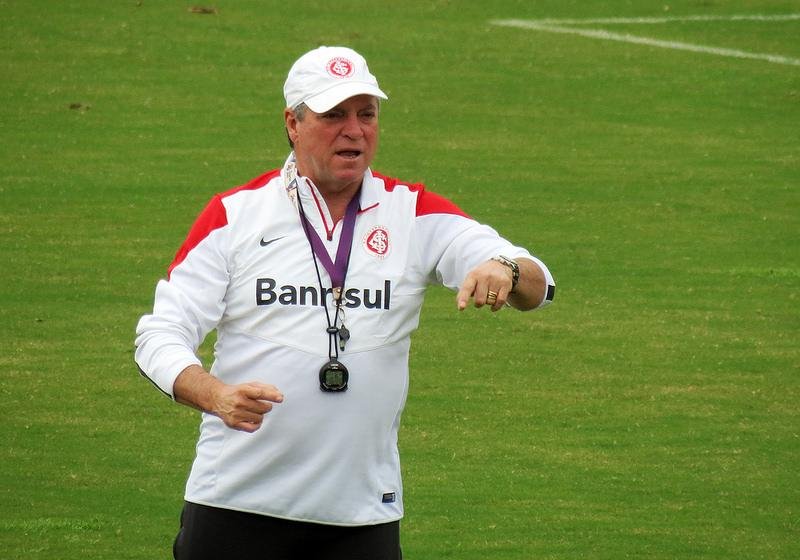 Abel orienta trabalho t&aacute;tico no Inter 
