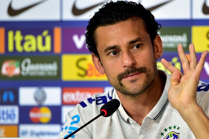 Atacante da Sele&ccedil;&atilde;o Brasileira disse que uruguaio deveria ser punido pelo lance