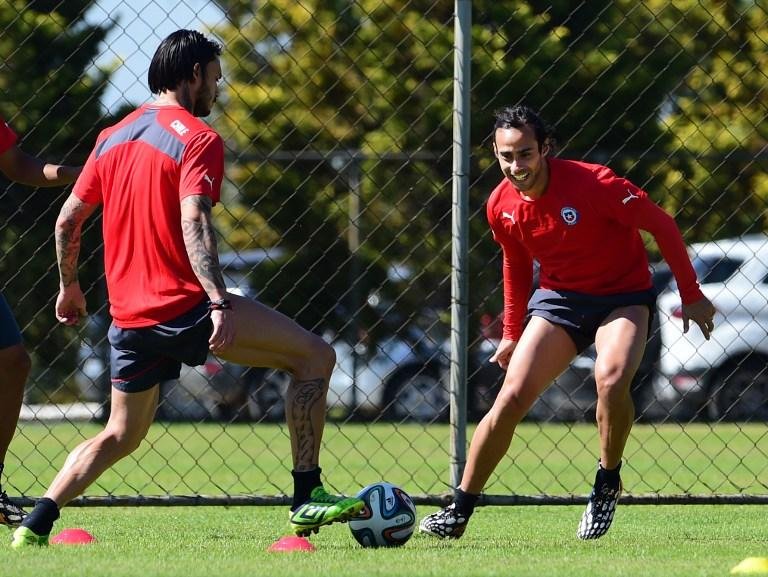Treinador do Chile esconde Medel e Vidal no &uacute;ltimo treino