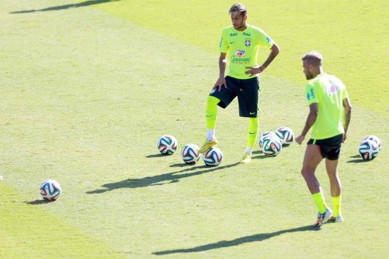 Neymar tem bom aproveitamento em treino