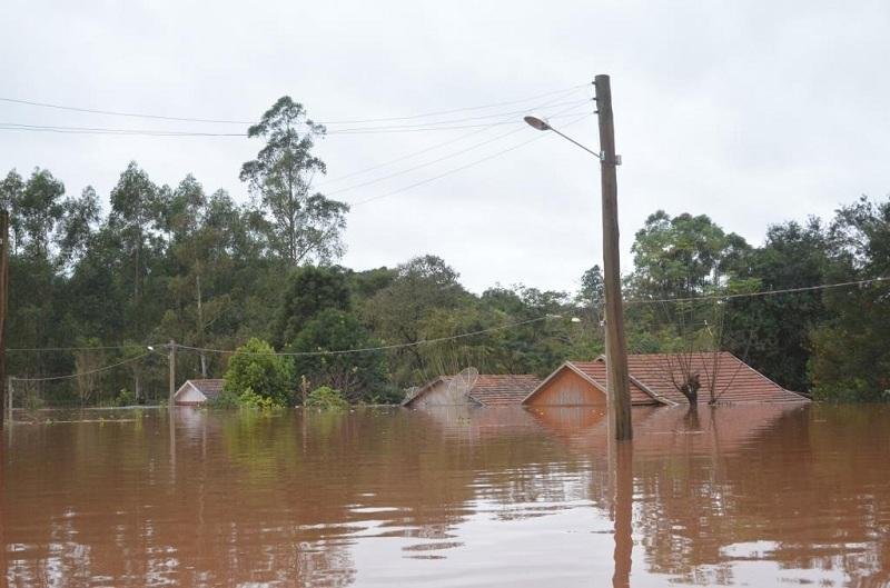 Casas a 500 metros do rio