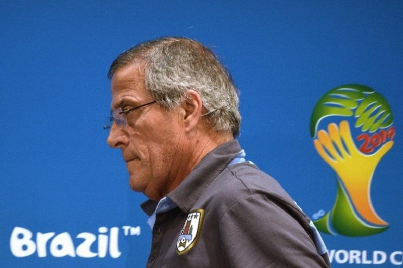&Oacute;scar Tab&aacute;rez n&atilde;o respondeu perguntas, apenas fez um comunicado na coletiva
