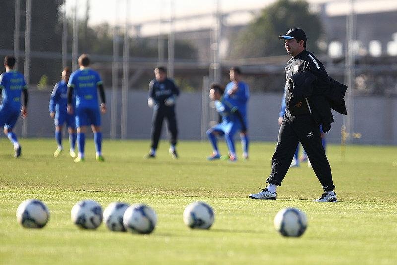 Enderson Moreira prepara Gr&ecirc;mio para dois amistosos