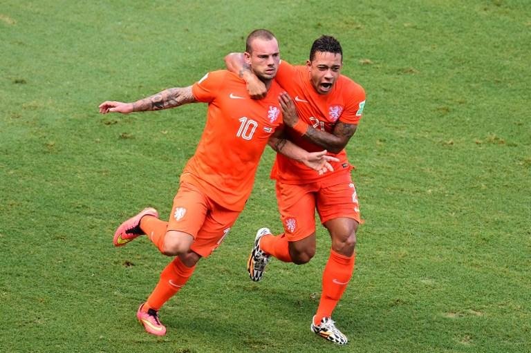 No apagar das luzes, Holanda vira para cima do M&eacute;xico e se classifica 