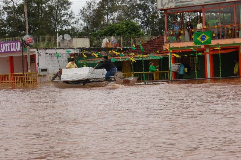 Mais de 8,5 mil pessoas tiveram que deixar as casas 