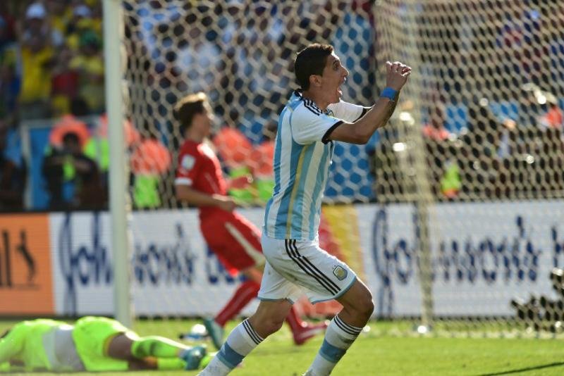 Argentina sofre, mas elimina a Su&iacute;&ccedil;a
