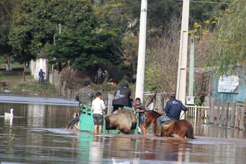 Fronteira segue enfrentando transtornos com subida do Rio Uruguai