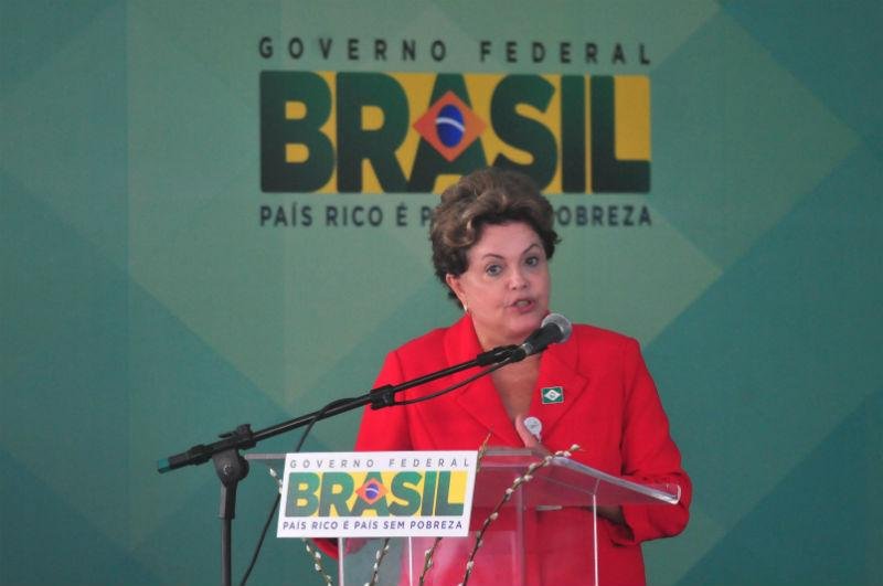 Dilma fala em discursa na entrega do Hospital da Restinga 