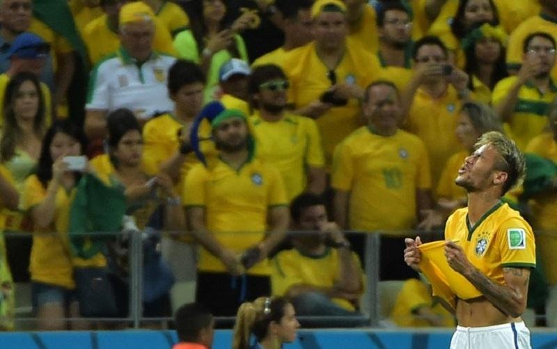 Lesionado, Neymar recebeu apoio na internet	