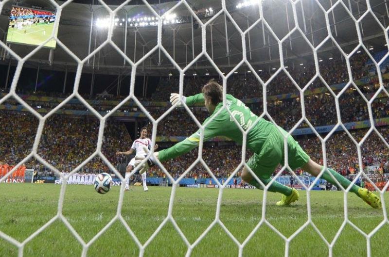 Goleiro Krul pegou duas cobran&ccedil;as