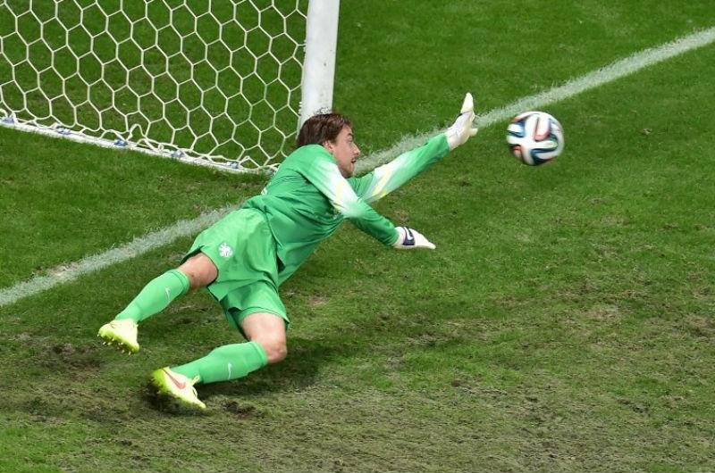Goleiro Krul pegou duas cobran&ccedil;as