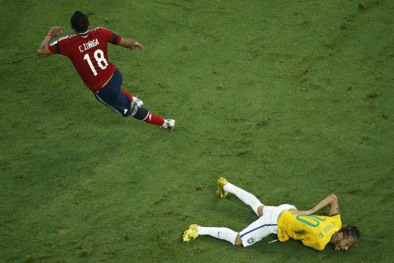 Neymar est&aacute; fora da Copa ap&oacute;s lesionar v&eacute;rtebra