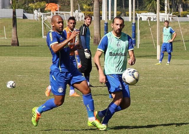 Gr&ecirc;mio joga para sanar &uacute;ltima d&uacute;vida