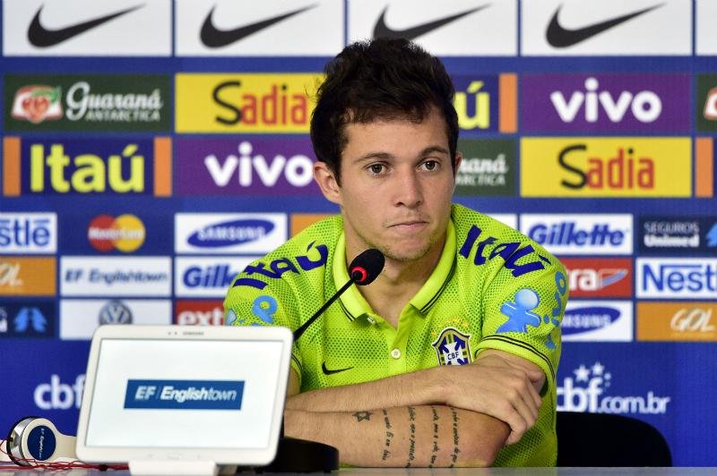 Bernard pode ser substituo de Neymar contra Alemanha