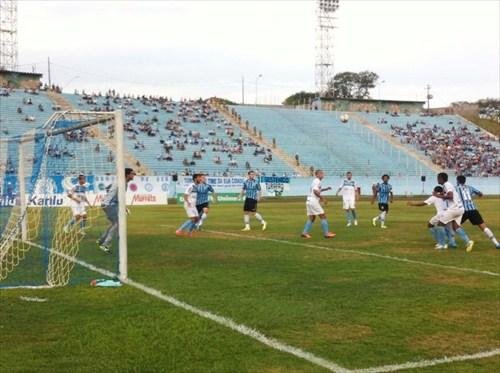 Gr&ecirc;mio fica apenas no empate com Londrina