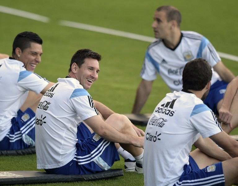 Argentina treina sem Di Mar&iacute;a e Ag&uuml;ero pode ser op&ccedil;&atilde;o contra Holanda 