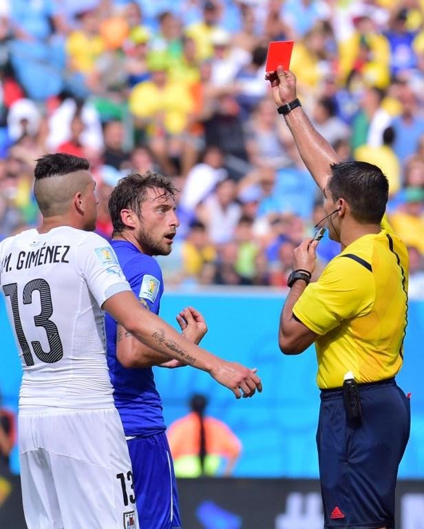 &Aacute;rbitro da mordida de Su&aacute;rez vai apitar semi entre Brasil e Alemanha 