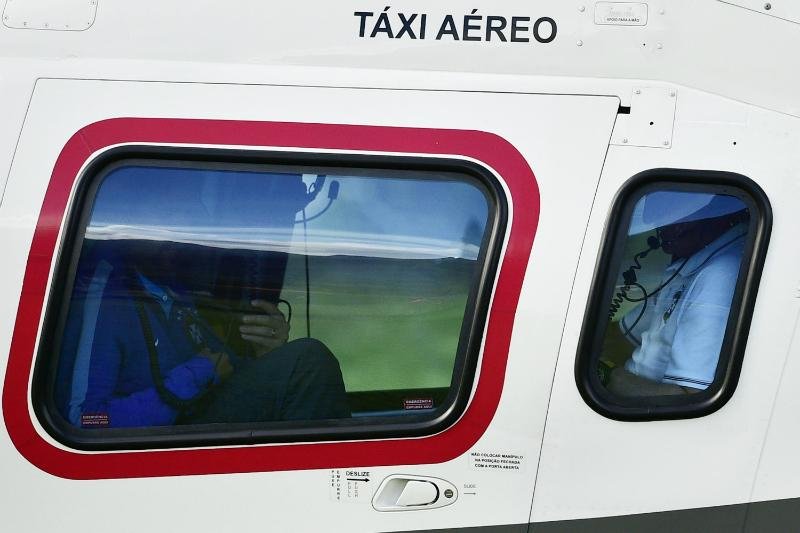 Felip&atilde;o, Thiago Silva e assessor de imprensa deixam a Granja de helic&oacute;ptero