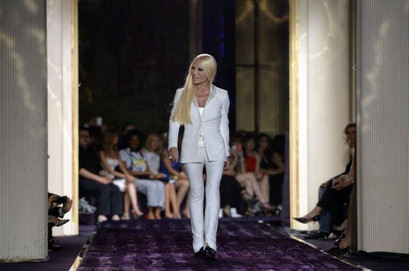 Glamour e a sensualidade marcaram presen&ccedil;a para o desfile do Atelier Versace