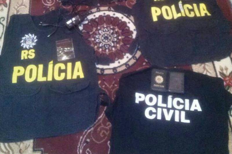 Pol&iacute;cia acredita que coletes eram usados por quadrilhas para cometerem crimes