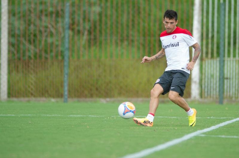 Ar&aacute;nguiz &eacute; aus&ecirc;ncia em treino f&iacute;sico e pode ser desfalque contra Corinthians 
