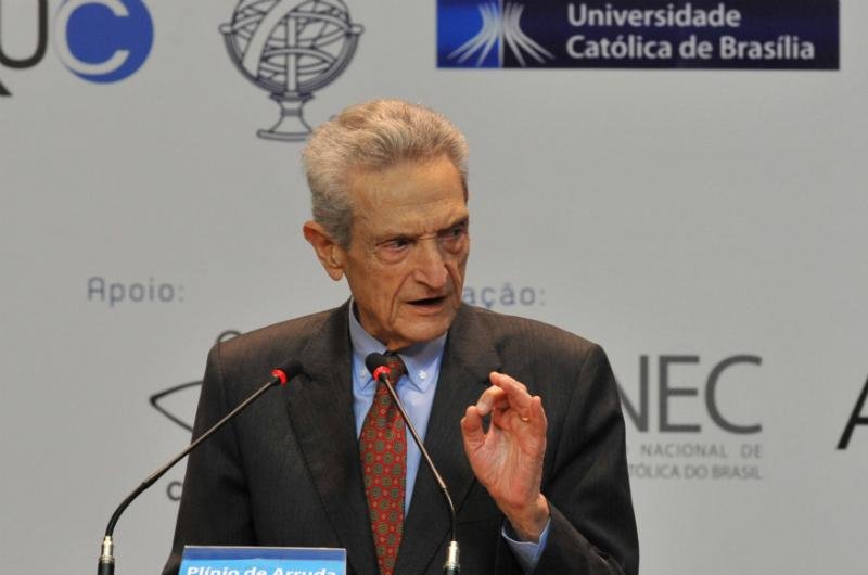 Pl&iacute;nio Arruda se destacou nos debates presidenciais