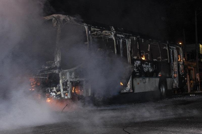 S&atilde;o Paulo teve &ocirc;nibus queimados e loja saqueada