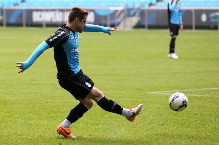 Ramiro acredita que Gr&ecirc;mio vai ganhar velocidade com Giuliano e Fernandinho