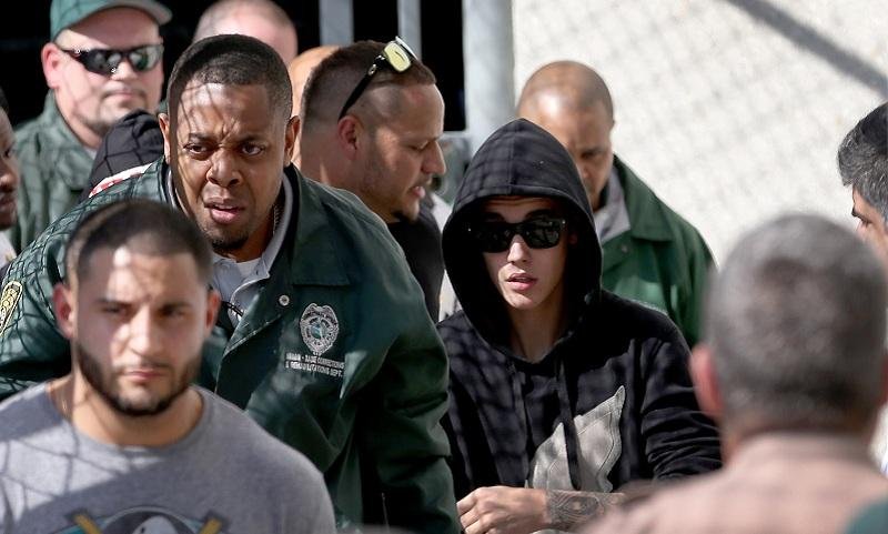 Bieber teve problemas com a pol&iacute;cia no in&iacute;cio do ano