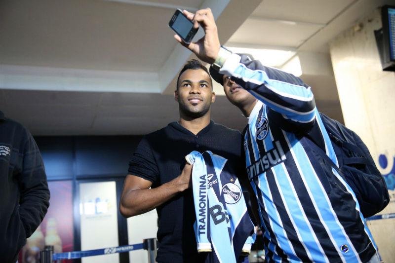 Gr&ecirc;mio pode utilizar esquema moderno com chegada de Fernandinho 