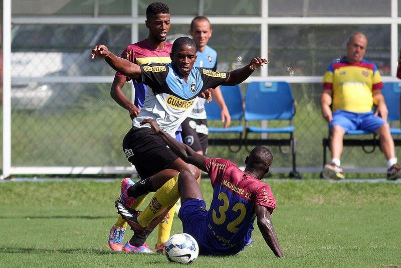 Mamute foi emprestado ao Botafogo pelo Gr&ecirc;mio