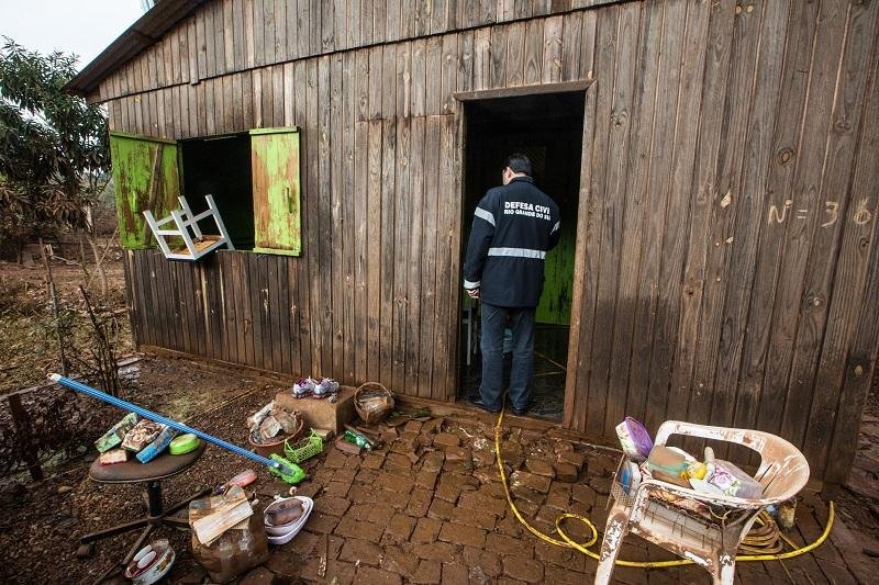 Eleva&ccedil;&atilde;o de 10 metros do rio Uruguai impede retorno de afetados pelas chuvas na Fronteira