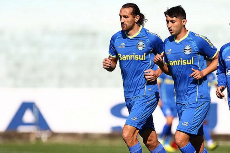 Barcos e Al&aacute;n Ruiz provocam companheiros