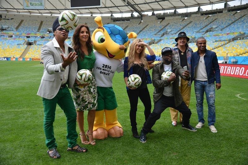 Shakira se apresenta ao lado de Alexandre Pires, Wyclef Jean, Carlos Santana, Carlinhos Brown e Ivete Sangalo