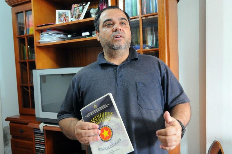 O soldado Luciano Tichuta critica a meneira como ocorre o afastamento da corpora&ccedil;&atilde;o devido &agrave; reforma