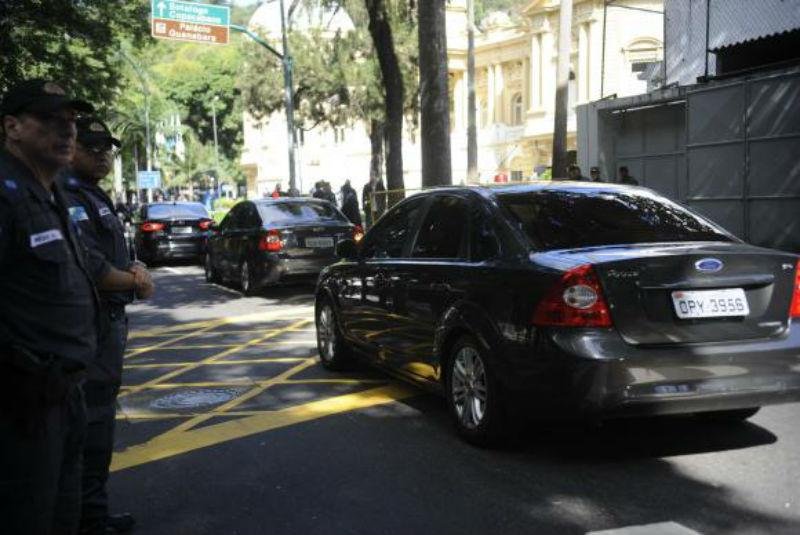 Ruas foram bloqueadas para a chegada dos l&iacute;deres a sede do governo fluminense