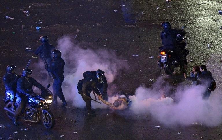 Torcedores se revoltaram ap&oacute;s a derrota da Argentina