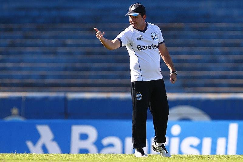 Gr&ecirc;mio observa modelos de esquema da Copa para Brasileir&atilde;o 