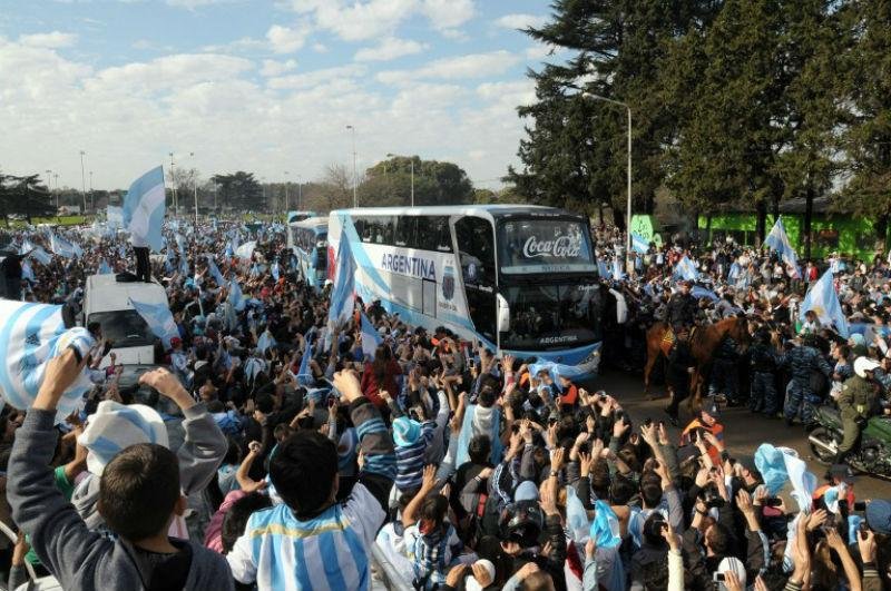 Milhares recebem sele&ccedil;&atilde;o da Argentina em Buenos Aires