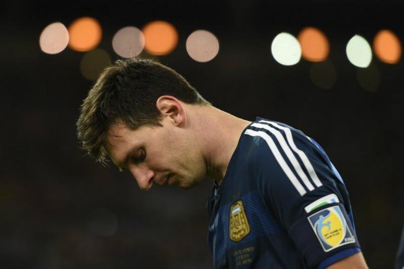Maradona critica Bola de Ouro para Messi
