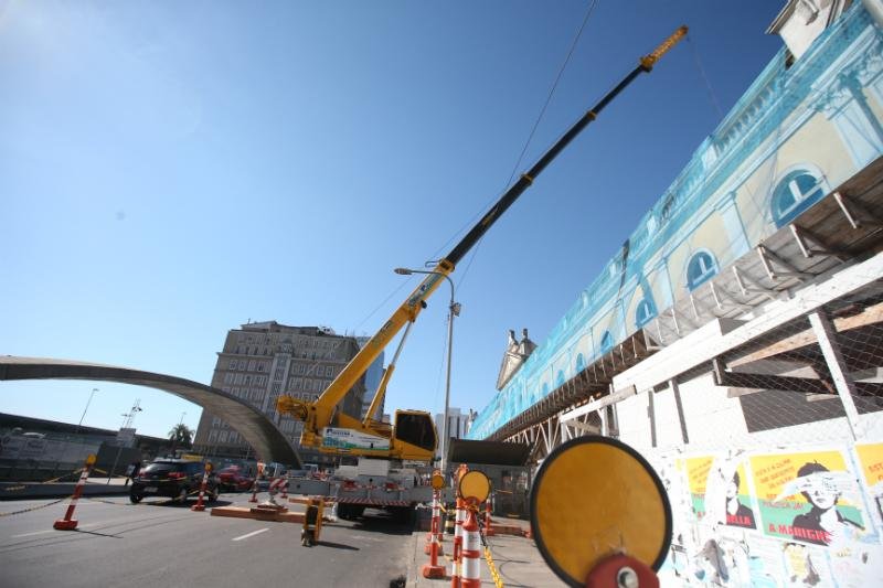 Duas faixas da avenida Julio de Castilhos foram bloqueadas