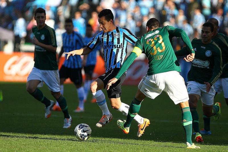 Tricolor ter&aacute; de desembolsar R$ 5 mil por laranja atirada no Alfredo Jaconi, em jogo contra o Palmeiras