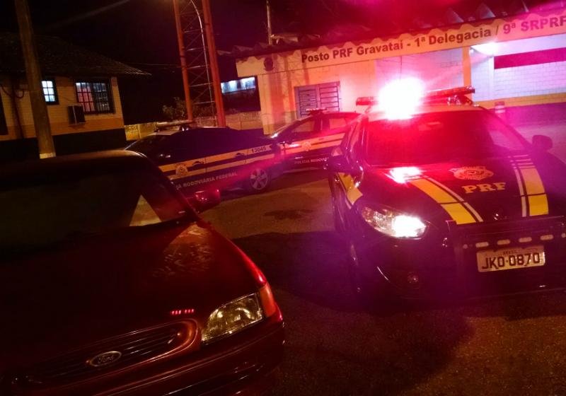 Depois de uma consulta, foi constatado que o ve&iacute;culo tinha sido furtado no dia 9 de julho, em Porto Alegre